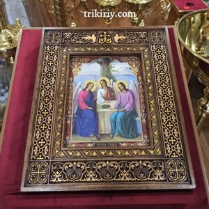 Кіот відкривний з різьбленням під 13 ікон дванадесятих свят