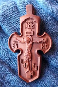 Християнський хрест Натільний з різьбленої груші # 137