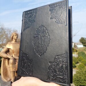 Євангеліє 21х28 см церковно-слов'янська мова, чорна шкіряна палітурка
