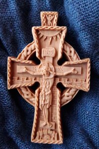 Християнський хрест Натільний з різьбленої груші # 135