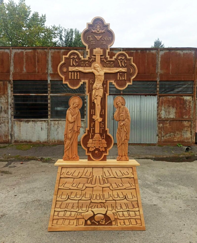 Різьблена Голгофа-хрест з вільхи для храму 3м. від компанії Церковна крамниця "Покрова" - церковне начиння - фото 1
