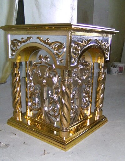 Різьбленій панахідній стіл з золоченням и срібленням від компанії Церковна крамниця "Покрова" - церковне начиння - фото 1