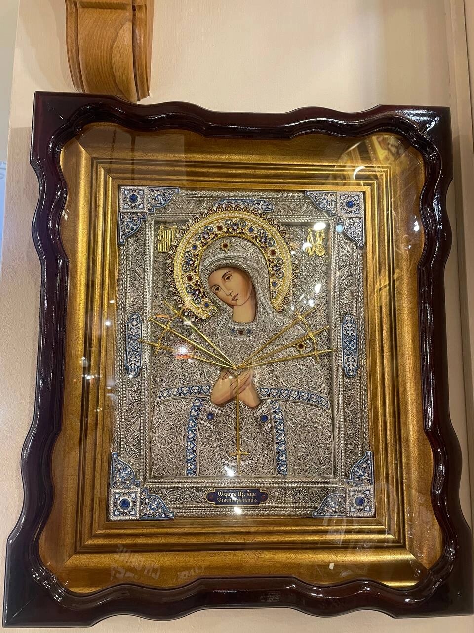 Срібна ікона "Божа Матір Семистрільна" 55х44см від компанії Церковна крамниця "Покрова" - церковне начиння - фото 1