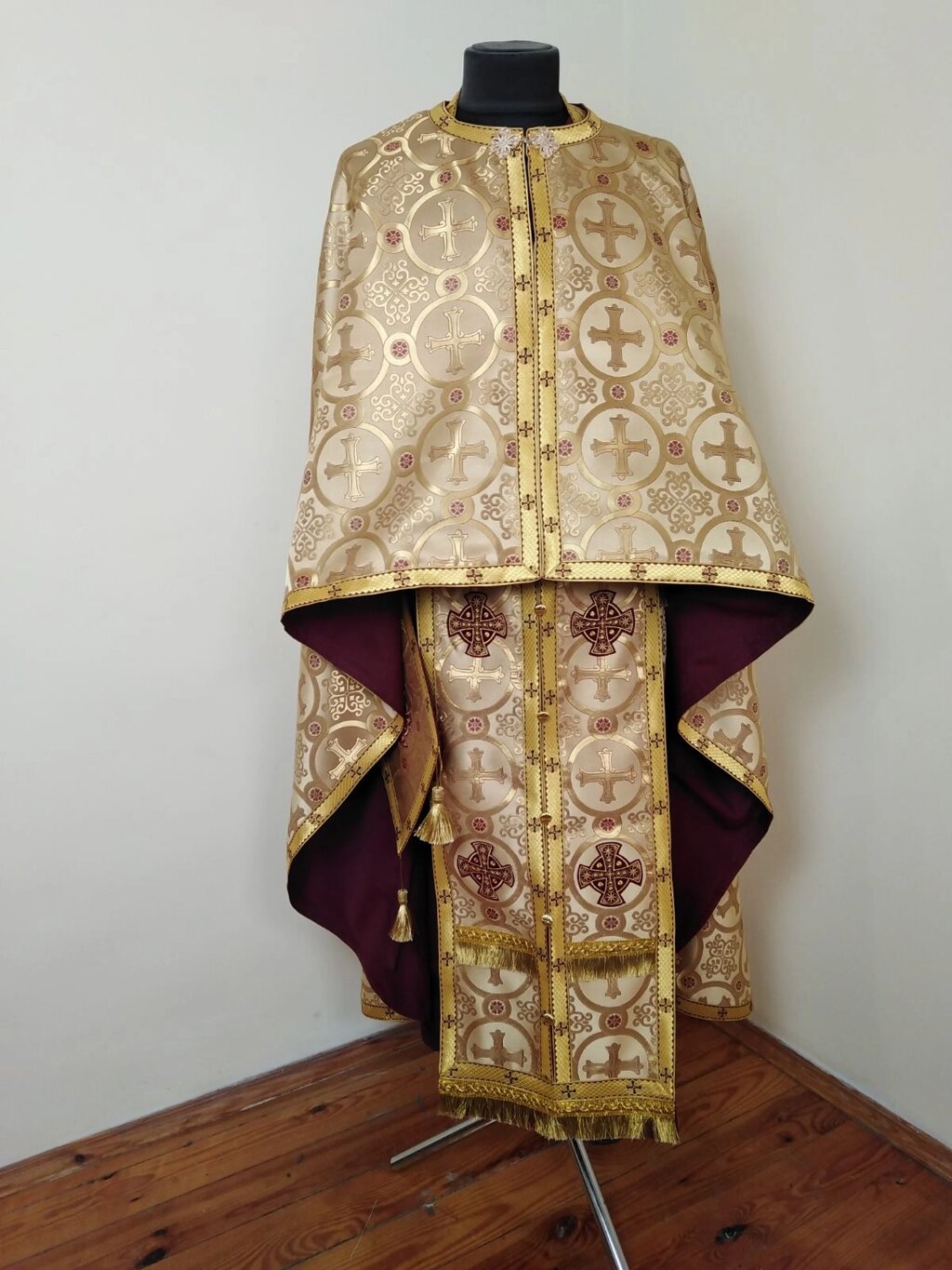 Вбрання священика в грецькому стилі на замовлення від компанії Церковна крамниця "Покрова" - церковне начиння - фото 1