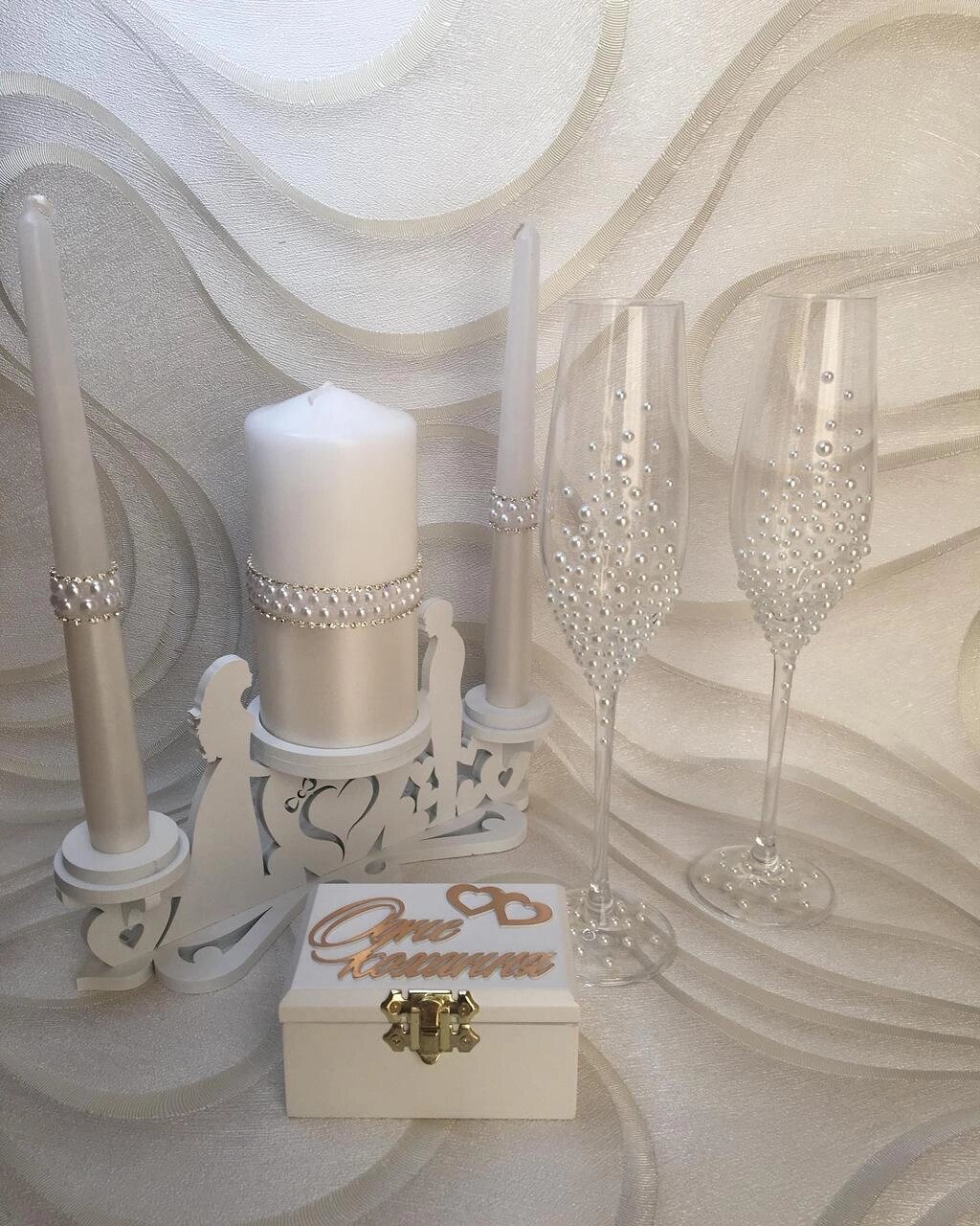 Весільний набір: келихи весільні, свічки і підставка від компанії Церковна крамниця "Покрова" - церковне начиння - фото 1