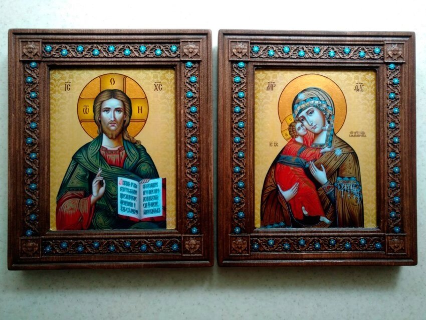 Вінчальна пара ікони в різьбленіх кіотах без скла від компанії Церковна крамниця "Покрова" - церковне начиння - фото 1