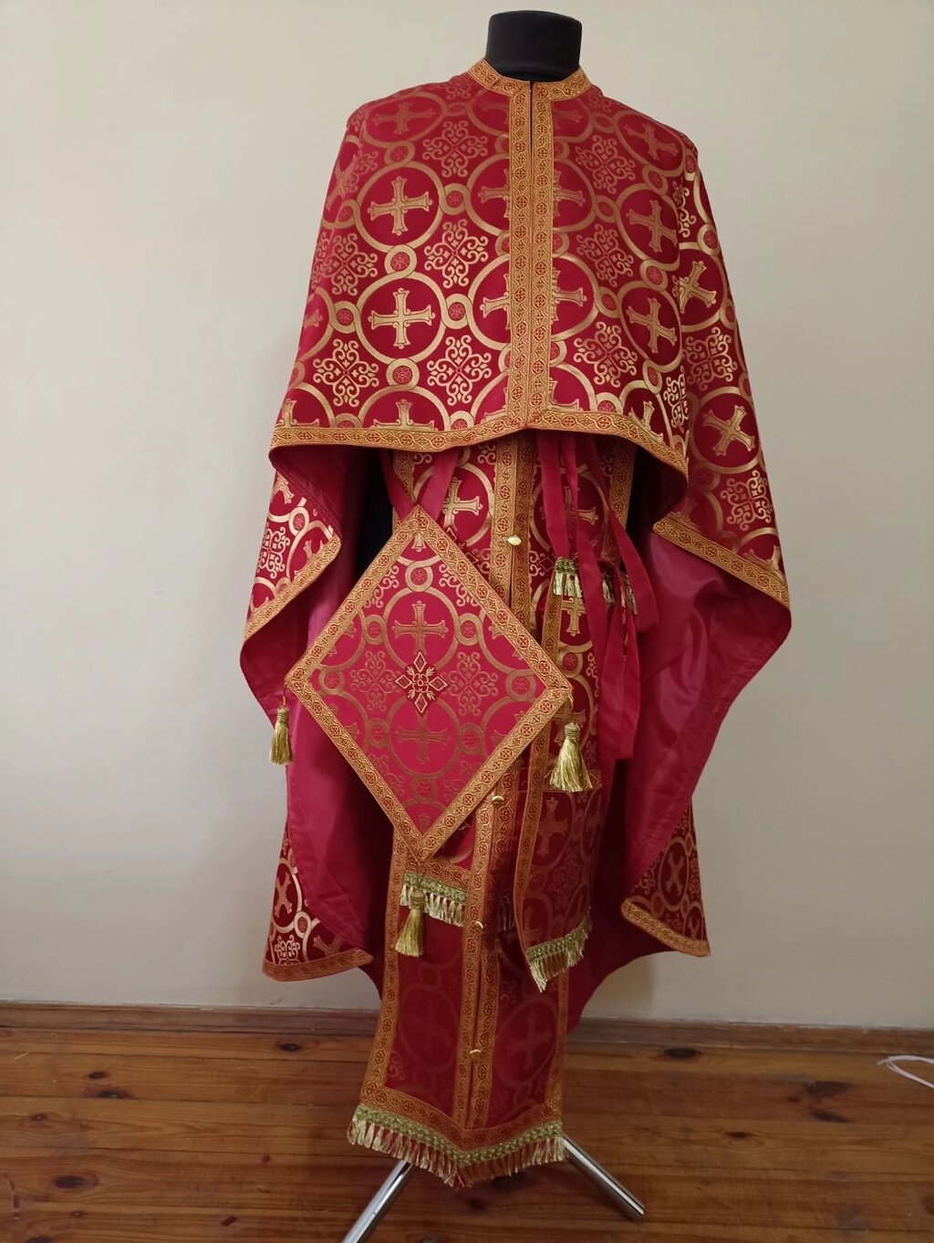 Замовляйте облачення з парчі для священика від компанії Церковна крамниця "Покрова" - церковне начиння - фото 1