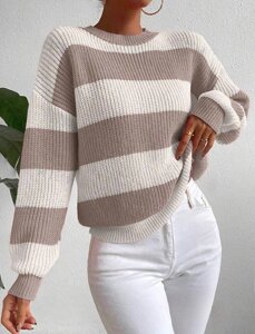 Укорочений светр зі спущеним плечем у великі смуги біло-бежевий