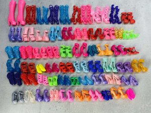 60 пар взуття для ляльок Барбі набір— туфлі, чоботи, босоніжки