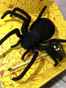 Павук великий тарантул чорна вдова на радіокеруванні 779