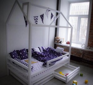 Ліжко дитячий будиночок двоповерховий з масиву дерева з висувними ящиками ясен