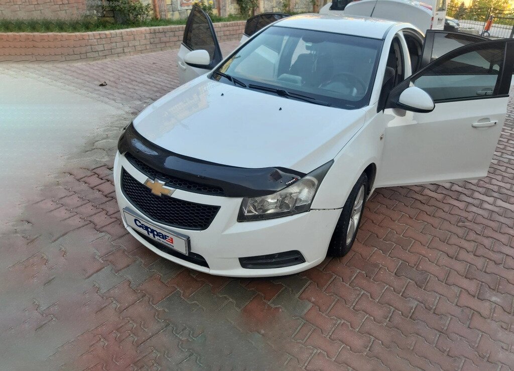 Дефлектор капоту (мухобойка) Chevrolet Cruze 2009-2015 від компанії Тюнінг і аксесуари для авто - фото 1