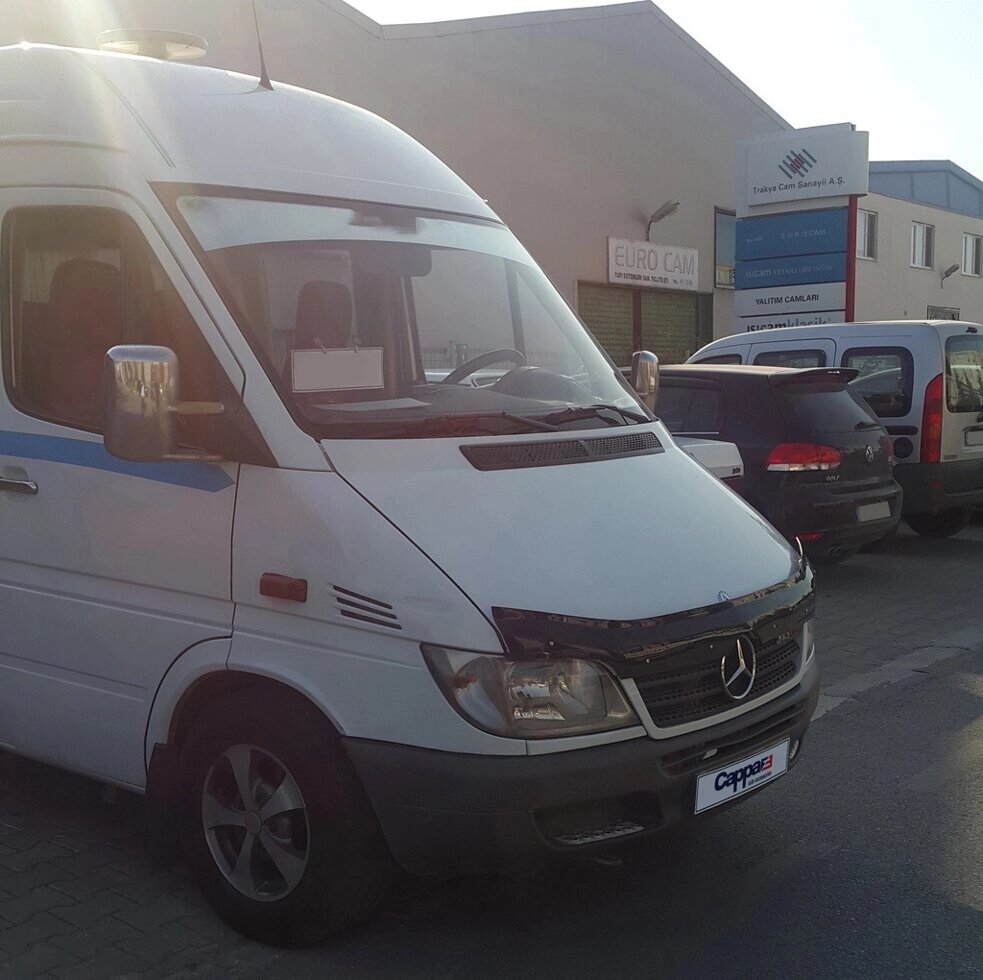 Дефлектор капоту (мухобойка) Mercedes Sprinter 2002-2006 від компанії Тюнінг і аксесуари для авто - фото 1