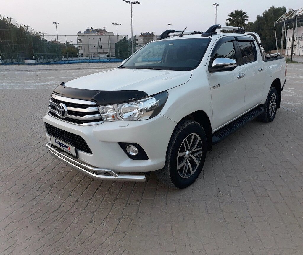 Дефлектор капоту (мухобойка) Toyota Hilux 2015-2020 від компанії Тюнінг і аксесуари для авто - фото 1