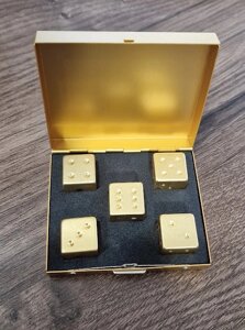 Сувенірні гральні кості в квадратній коробці золотисті No2166