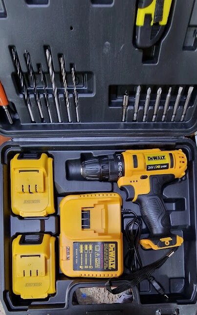 Шурупокрут з набором інструментів Dewalt No1809 від компанії 1000 дрібниць - фото 1