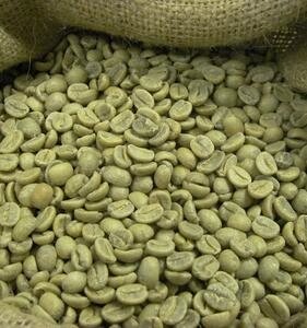 Зелений дикий сирої кави Робуста Уганда.