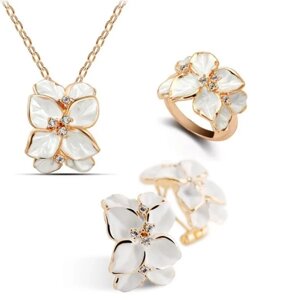 Набір Primo Glory сережки, кільце розмір 18 та кольє у формі квітів з білими пелюстками та кристалами – Gold&White