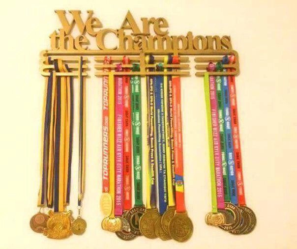 Медальница "We are the champions" від компанії Інтернет-магазин Кo-Di - фото 1