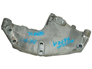 Кронштейн подушки двигуна правий 8200741758 RENAULT Trafic 00-14; NISSAN Primastar 02-14; OPEL Vivaro 01-14 RENAULT