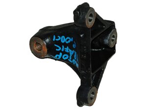 Кронштейн подушки задньої 8200404276 renault trafic 00-14; nissan primastar 02-14; OPEL vivaro 01-14 renault