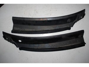 Пластик під лобове скло 2 частини 1676329 FORD Transit 06-14 FORD 1676329