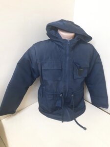 Звичайний синій куртка -зсезон для річки хлопчика. 116 - 146