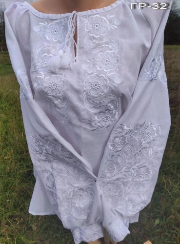 Біла домоткана жіноча блузка вишиванка з білими квітами вишита сорочка вишиванка