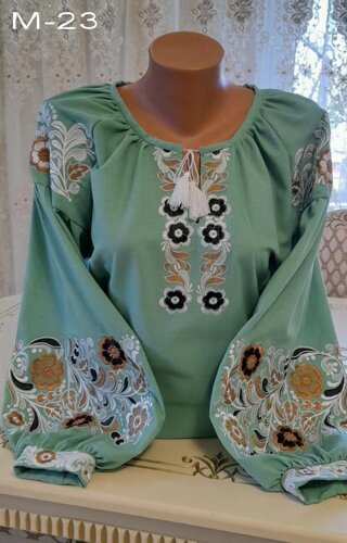 Фісташкова льняна жіноча блузка вишиванка з красивими квітами вишита сорочка вишиванка