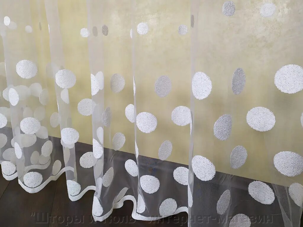 Тюль в зал візерунок кульки  білого кольору від компанії "Штори і тюль" інтернет-магазин - фото 1