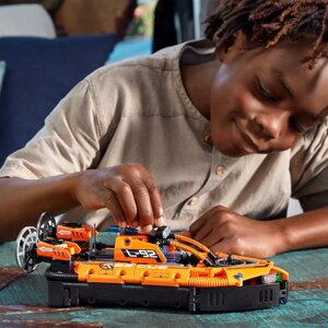 Блоковий конструктор LEGO Technic Літак на повітряній подушці (42120)