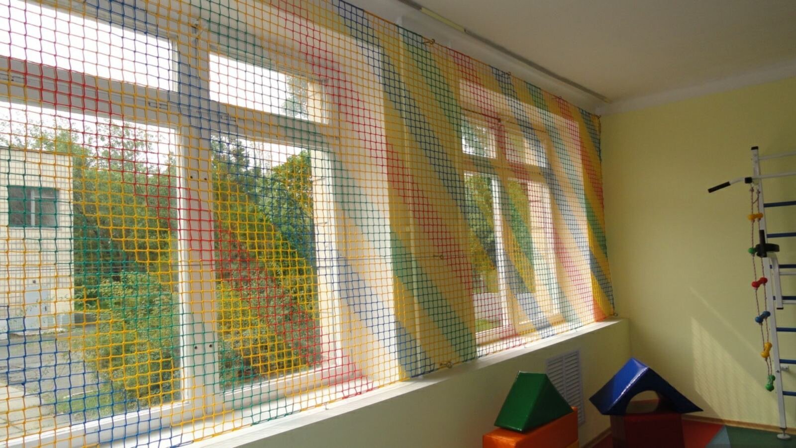 Надійний захист із сіток: огороджувальні, розділові та для захисту вікон - фото pic_9d32a362f3f0e32fed4f099cb6e27f28_1920x9000_1.jpg