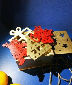 Дерев'яні іграшки на ялинку в коробці (колір-золото + червоний), набір ялинкових іграшок з дерева