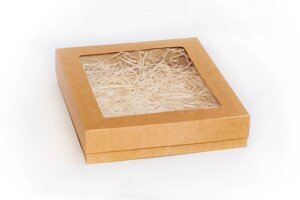 Картонна подарункова коробка з дерев’яними чіпсами