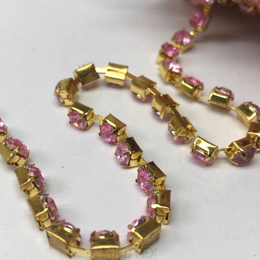1м - Стразовий ланцюг SS 18 (4,5 мм) Акриловий рожевий кристал у золоті від компанії SINDTEX - фото 1