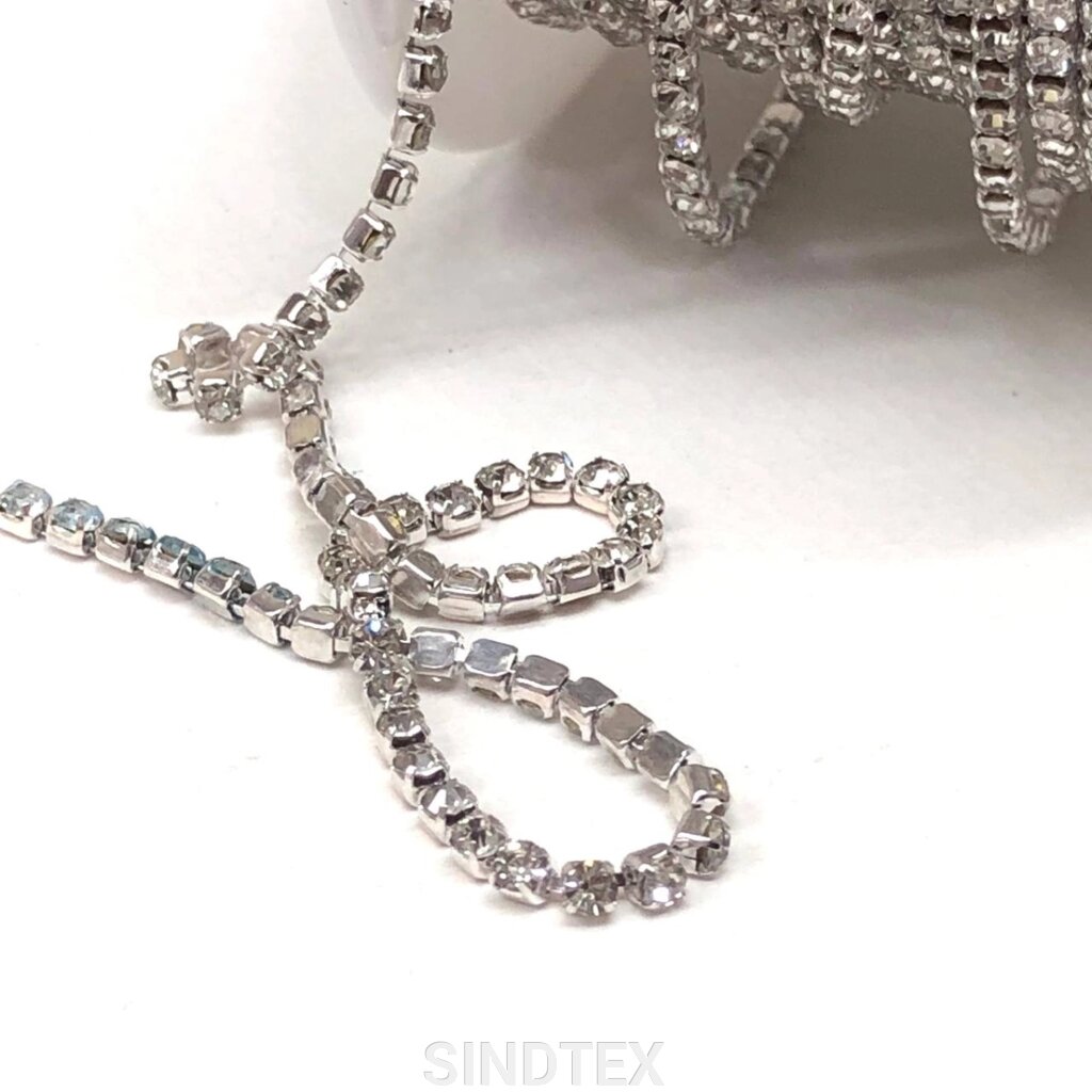 1м - Стразовий ланцюг SS6 (2мм), Кристал у сріблі від компанії SINDTEX - фото 1