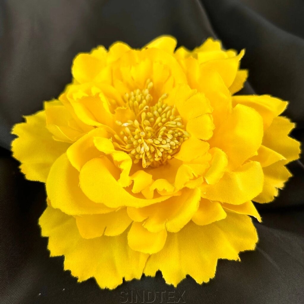 Брошка квітка хризантема 11 см, тканина - жовтий від компанії SINDTEX - фото 1