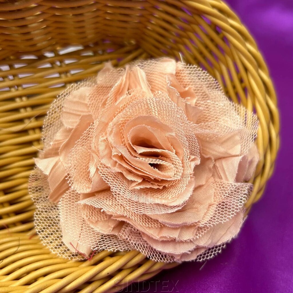 Брошка квітка з фатином 8 см, тканина - персиковий від компанії SINDTEX - фото 1