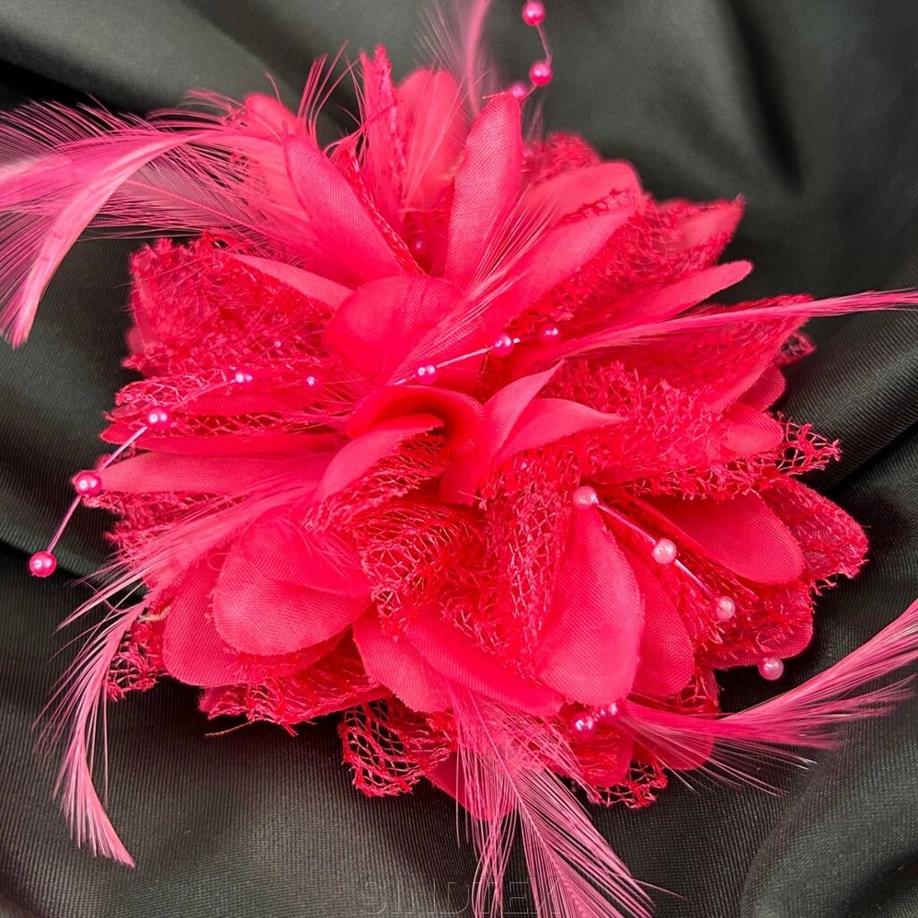Брошка-резинка квітка з пір'ям 9 см, тканина - рожевий від компанії SINDTEX - фото 1