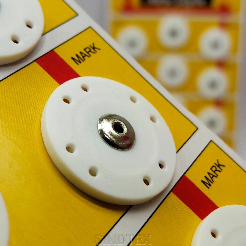 D=25 мм пришивні кнопки пластикові, декоративні для шиття одягу білі від компанії SINDTEX - фото 1