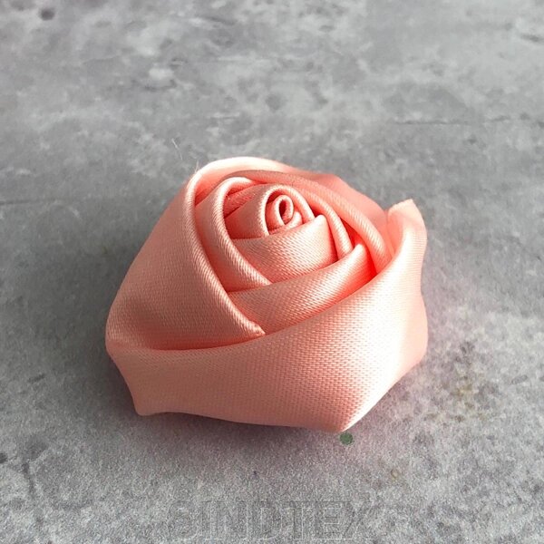 Декоративна троянда атласна 3,5 см - персиковий від компанії SINDTEX - фото 1