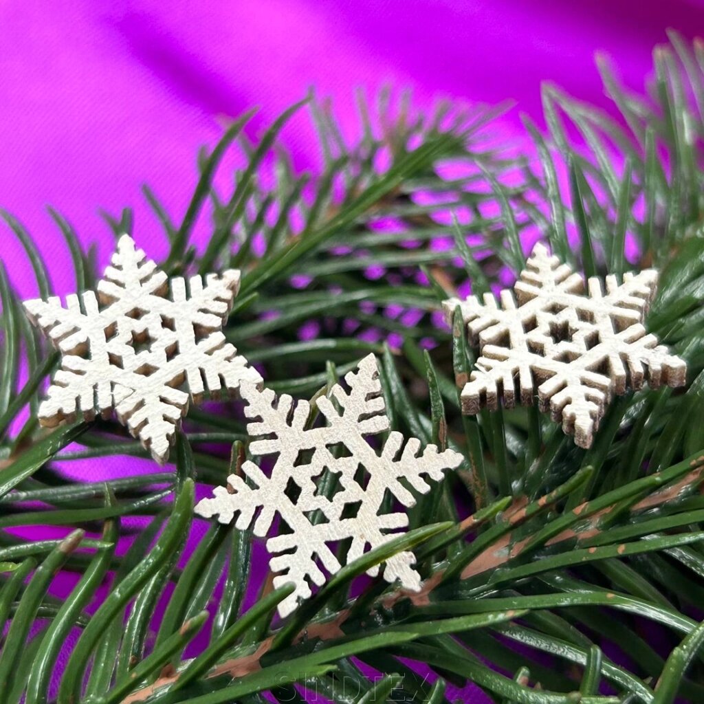 Дерев'яний декор новорічний "Сніжинки" 2 см білий- 35 шт/уп від компанії SINDTEX - фото 1