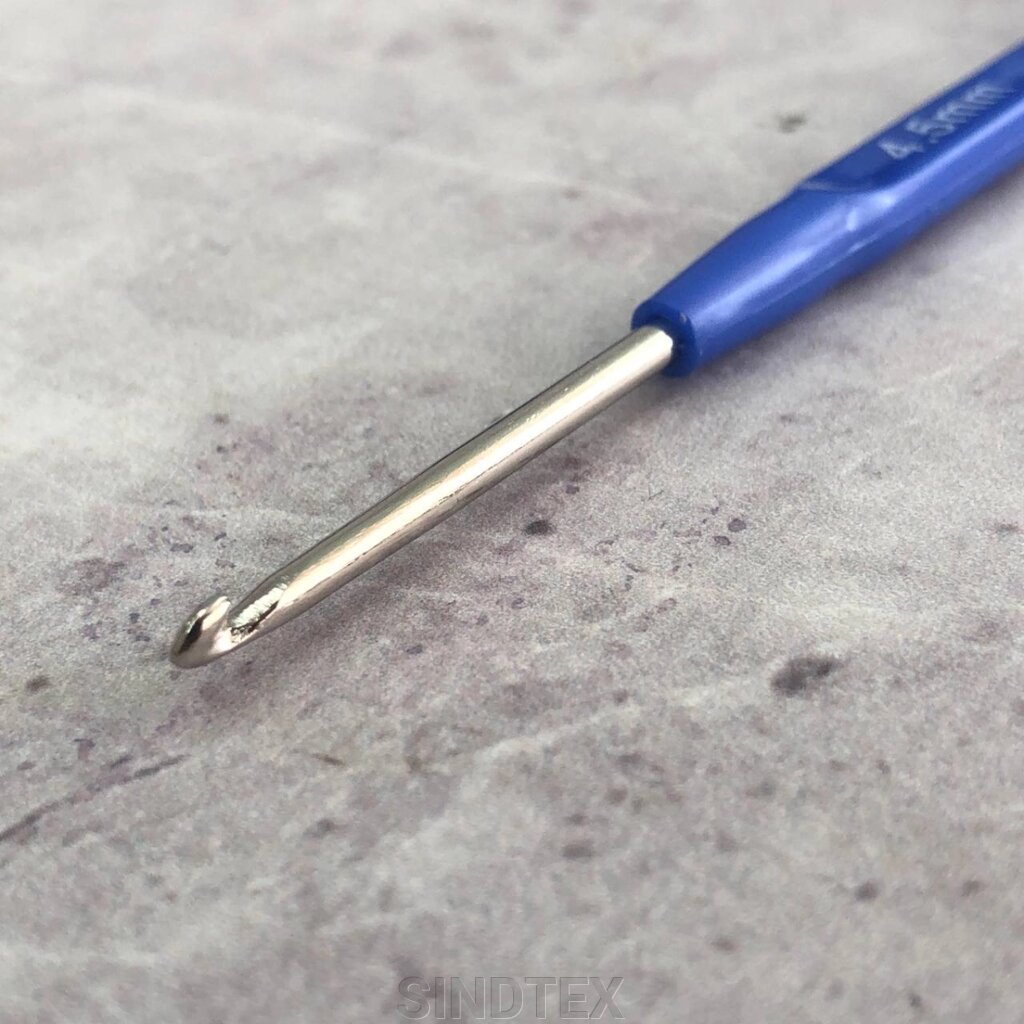 Гачок для в'язання Sindtex синій #4,5 з пластиковою ручкою від компанії SINDTEX - фото 1