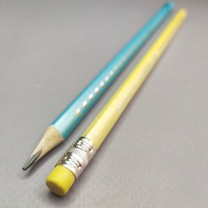 Олівець Макарун Серце - графіт з резинкою