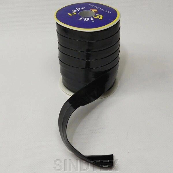 Коса бейка шкіразамінник/лак 2,5 см чорний від компанії SINDTEX - фото 1