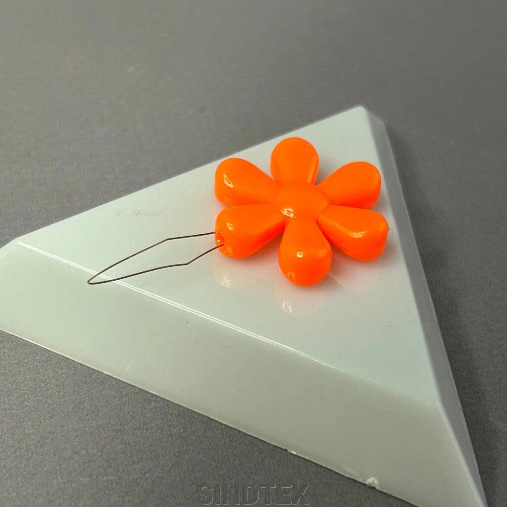 Нитковдівач пластик квіточка мікс від компанії SINDTEX - фото 1