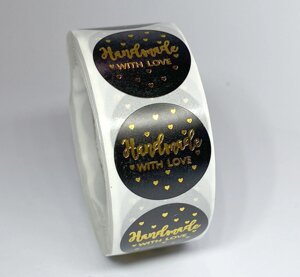 Наклейки на бобіні золотом "THANDMADE WITH LOVE" Ø 2,5 см, у рулоні 500 шт в Одеській області от компании SINDTEX