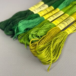 (8 шт по 8м) Набір муліне (нитки для вишивання) - зелений