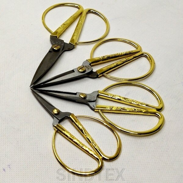 Ножницы с большими золотыми ручками