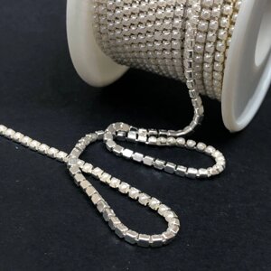 1м - Стразовий ланцюг SS6 (2мм), Білі перли